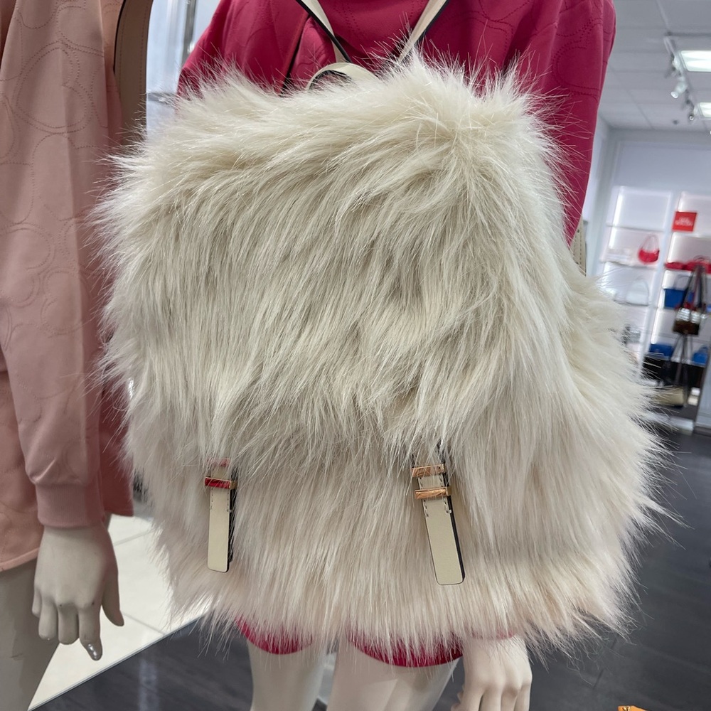 MICHAEL KORS Quinn Medium Flap Faux Fur Backpack
Natural 
NWT 
Live Style - Picture 5 of 16